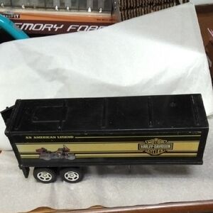 Harley-Davidson Black and Yellow Model Trailer For Collectors